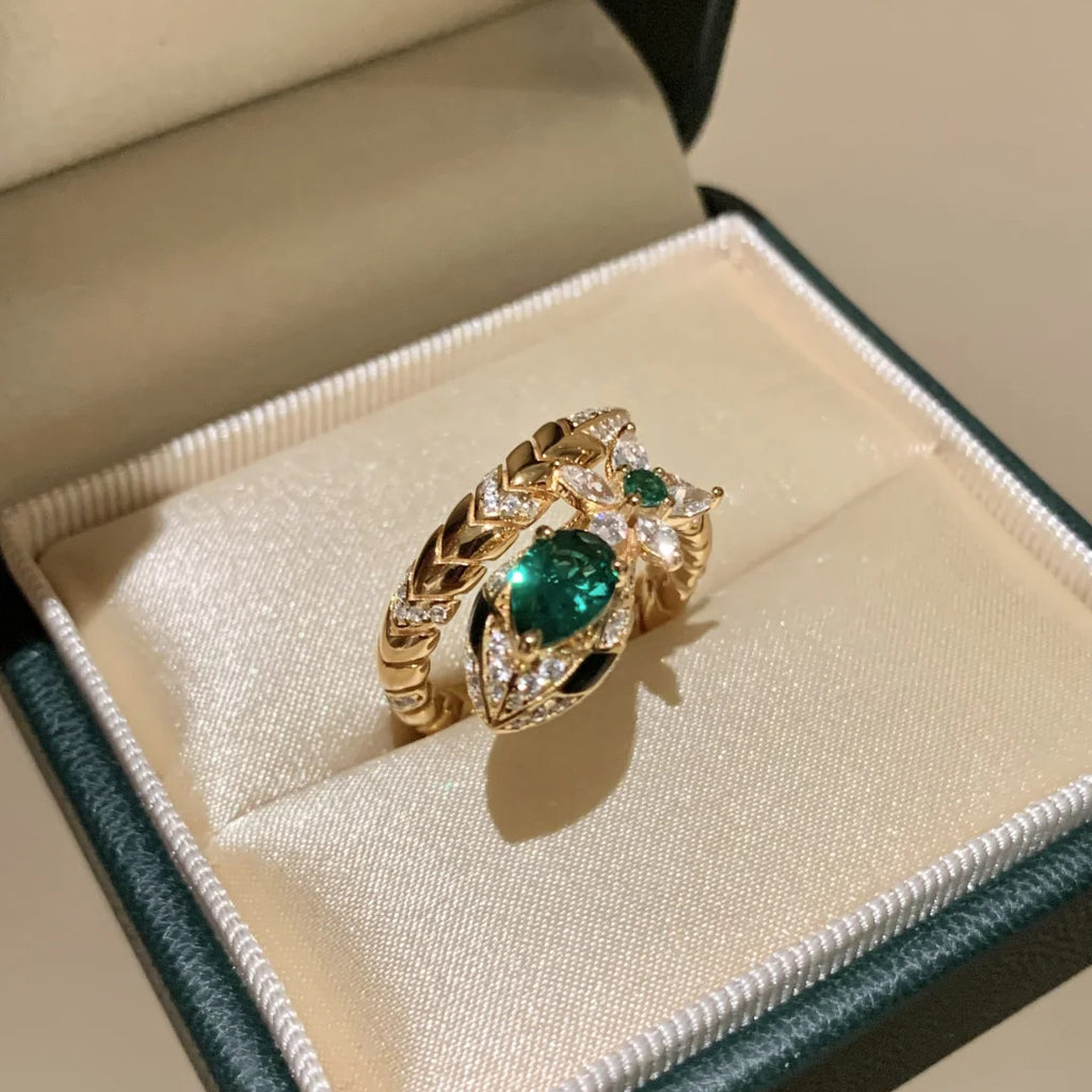 Damen Luxus Ring mit grünem Stein und funkelnden Zirkonia Shop Nory
