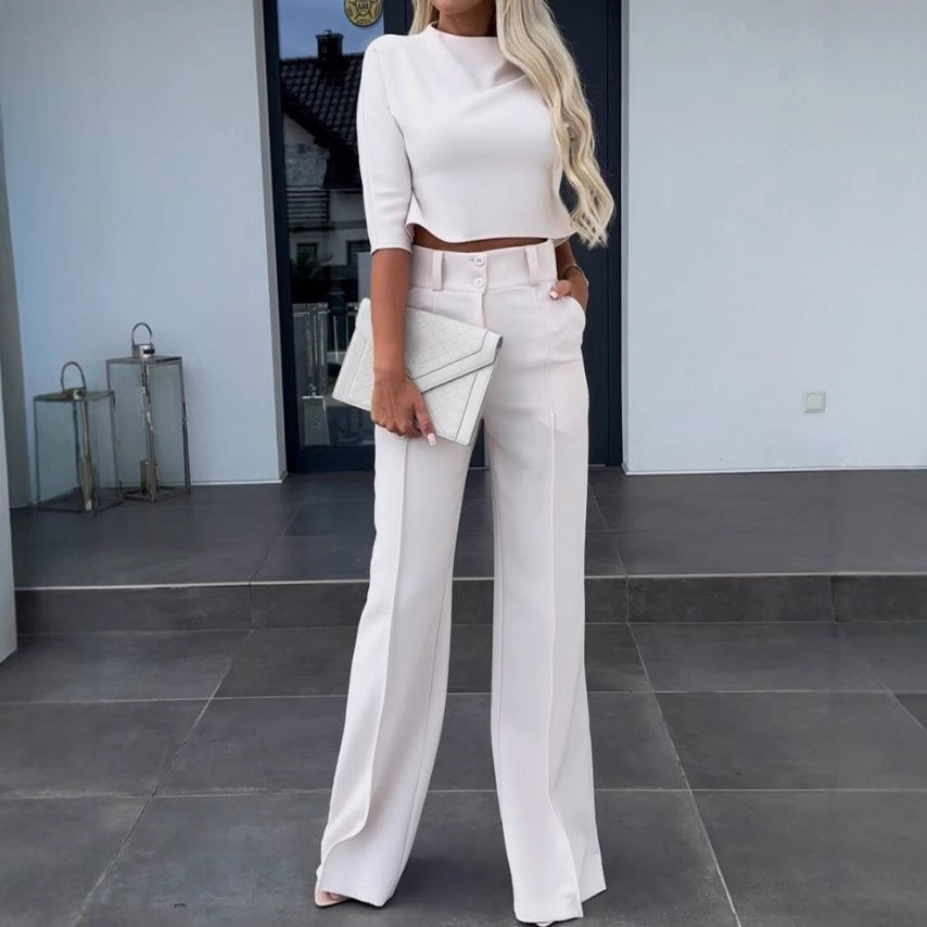 Damen Kombination aus cropped Oberteil und weit geschnittenen Hose