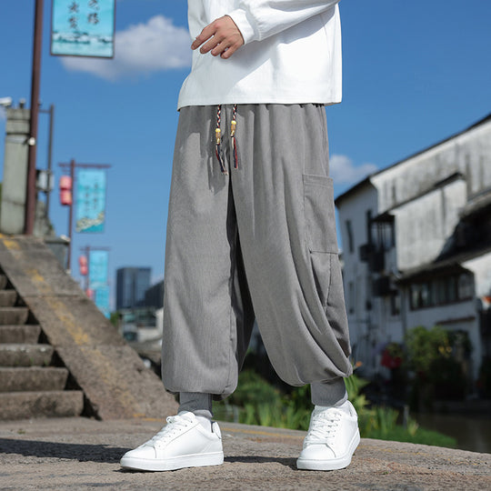 Herren Weitfallende Harem-Jogginghose aus Feincord mit dekorativem Quasten-Kordelzug Shop Nory