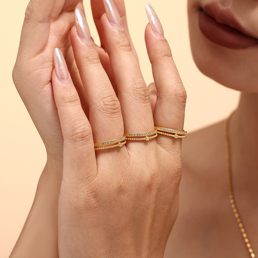 Damen Offener Ring aus Titanstahl mit Zirkonia und gewundenem Design Shop Nory