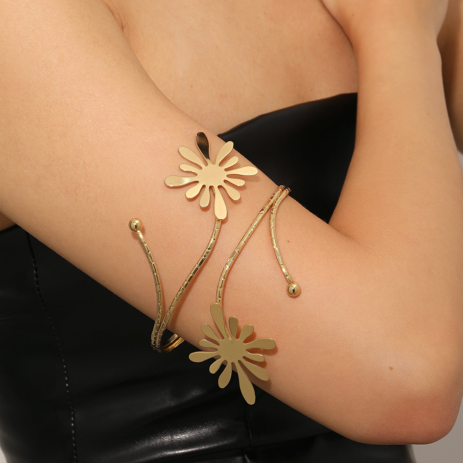 Damen Armreif mit floralen Motiven Shop Nory