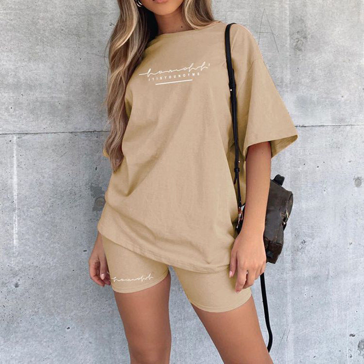 Damen Sportliches Set aus locker sitzendem T-Shirt und kurzen Radlerhosen