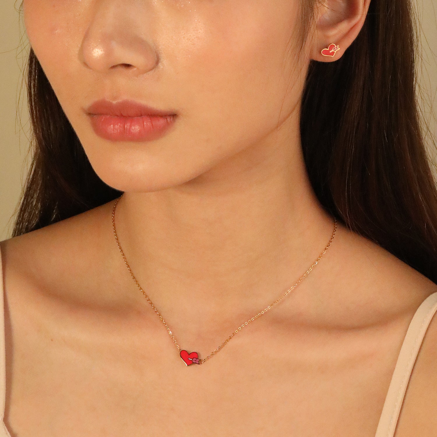 Damen Schmuckset mit rotem Herzanhänger und passenden Ohrsteckern Shop Nory