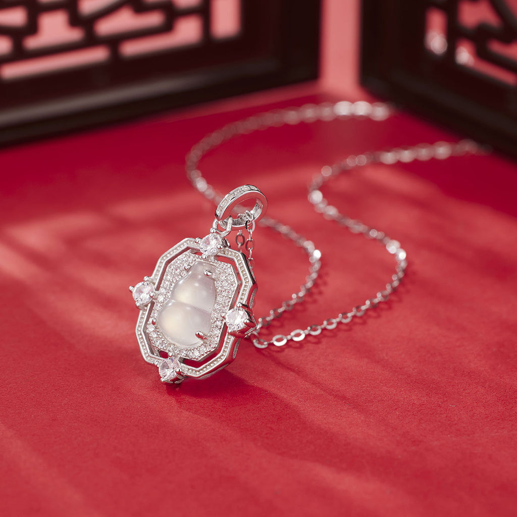 Damen Halskette mit exquisitem Anhänger aus hochwertigem Halbedelstein und funkelnden Zirkonia Shop Nory
