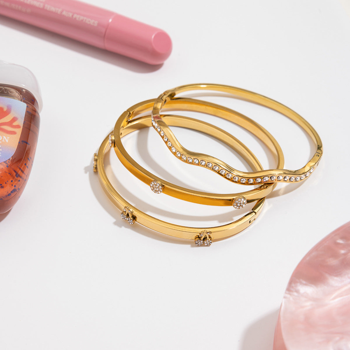 Damen Offenes Armband mit funkelndem Zirkonbesatz und hypoallergenen Eigenschaften Shop Nory