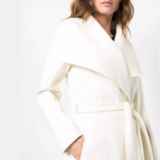 Damen Taillierter Wickelmantel im Kimono‑Look mit weitem Schalkragen und Bindegürtel Shop Nory