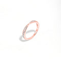 Damen Moderner Ring mit zartem Wellenmuster und funkelnden Zirkonia-Steinen Shop Nory