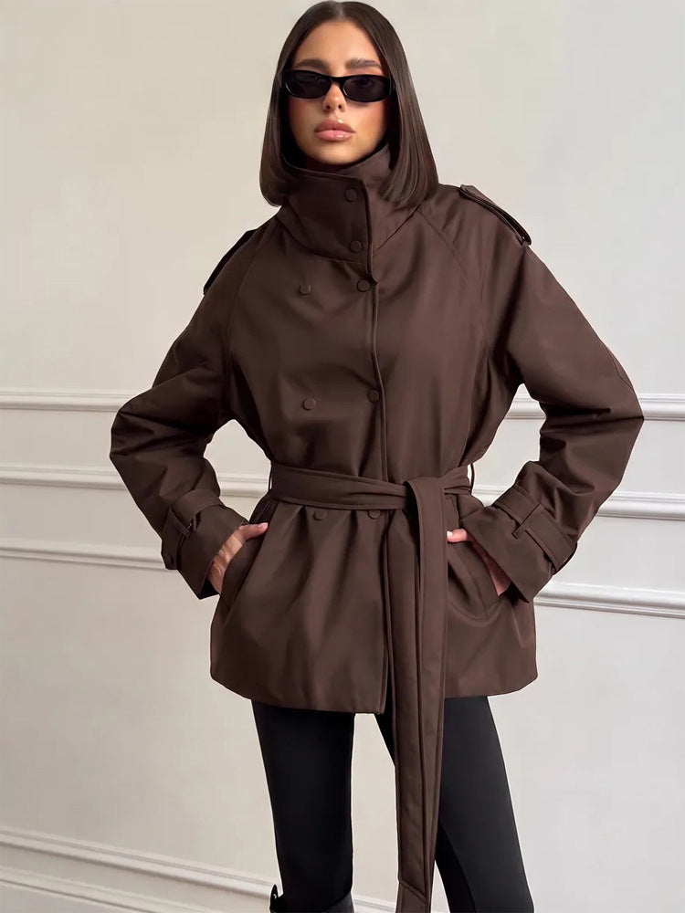 Damen Kurzer technischer Trench mit hoher Kragenblende, doppelter Druckknopfleiste und taillierendem Bindegürtel Shop Nory