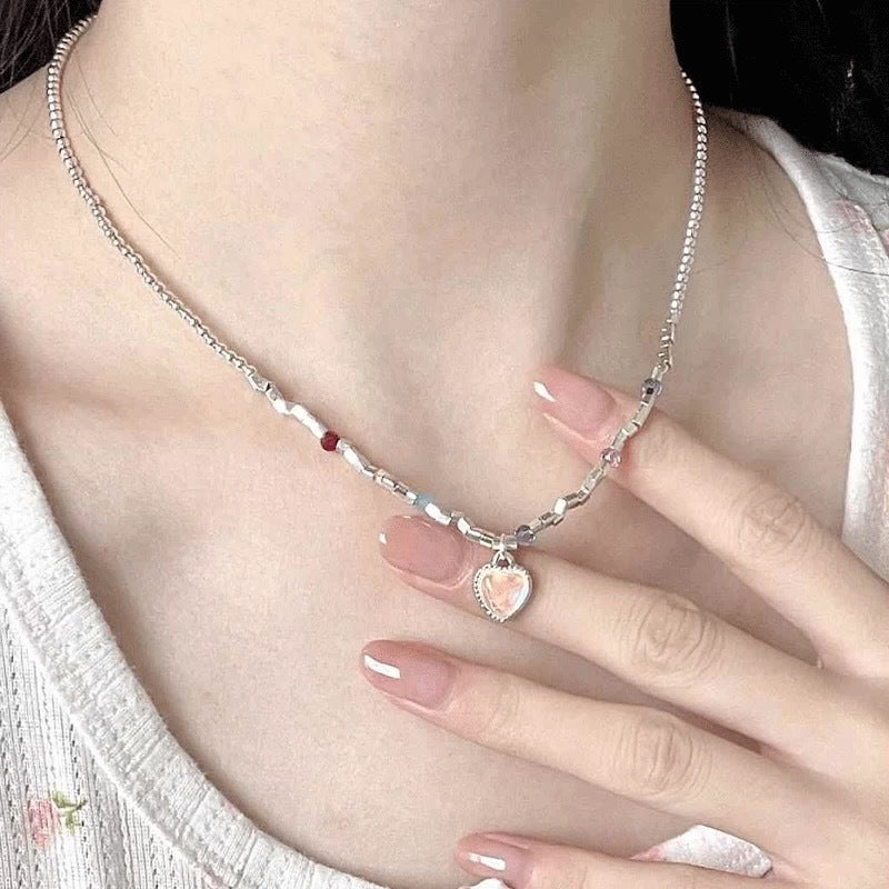 Damen Halskette mit einzigartigem Herzanhänger und bunten Perlendetails Shop Nory