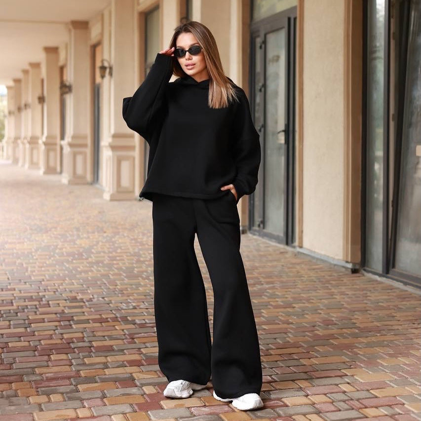 Damen Loungewear-Set mit oversized Kapuzenpullover und weiter High-Waist Jogginghose Shop Nory