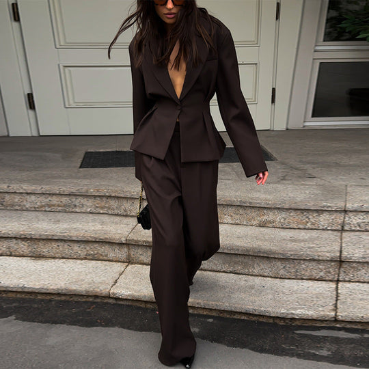 Damen eleganter Hosenanzug mit tailliertem Blazer und weitem Bein