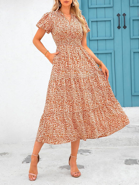 Damen Maxi-Kleid mit floralen Mustern und rüschendem Saum Shopnory