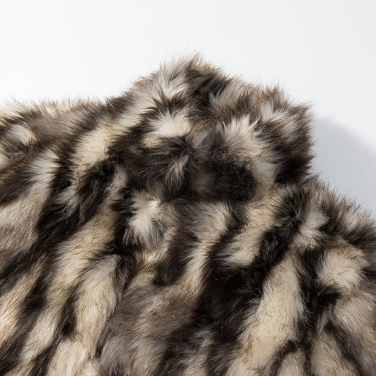 Damen Kurze Kunstfelljacke mit voluminöser Pelzoptik, kastiger Silhouette und Eingrifftaschen Shop Nory