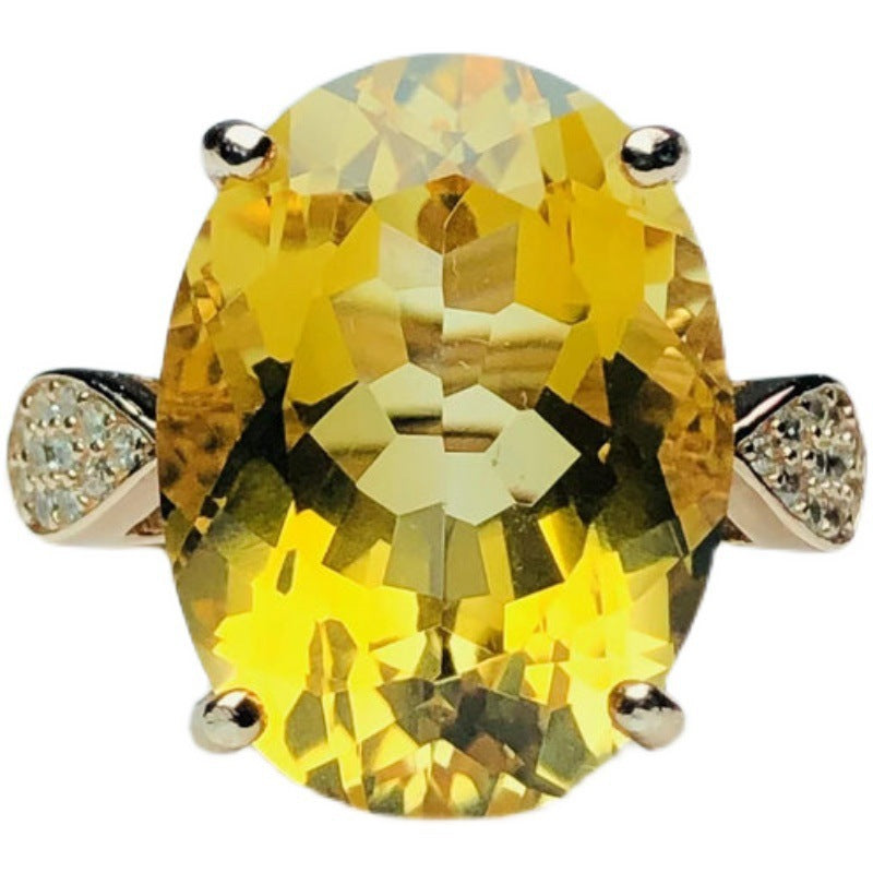 Damen Schmuckring mit ovalem Zitrin und funkelnden Zirkonia Shop Nory