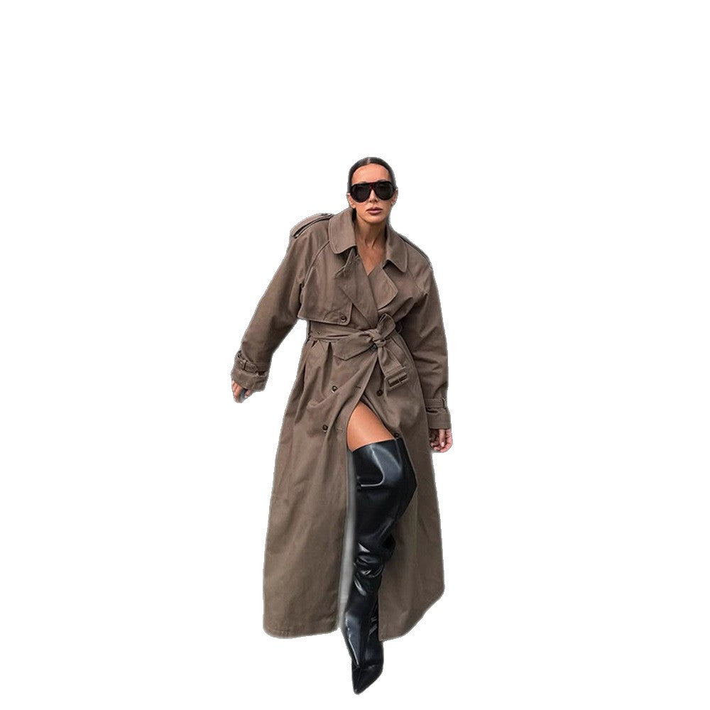 Damen Maxilanger Trenchcoat mit betonter Schulterpartie, doppelter Knopfleiste und Bindegürtel Shop Nory