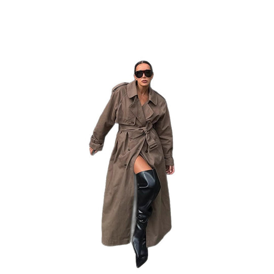 Damen Maxilanger Trenchcoat mit betonter Schulterpartie, doppelter Knopfleiste und Bindegürtel Shop Nory