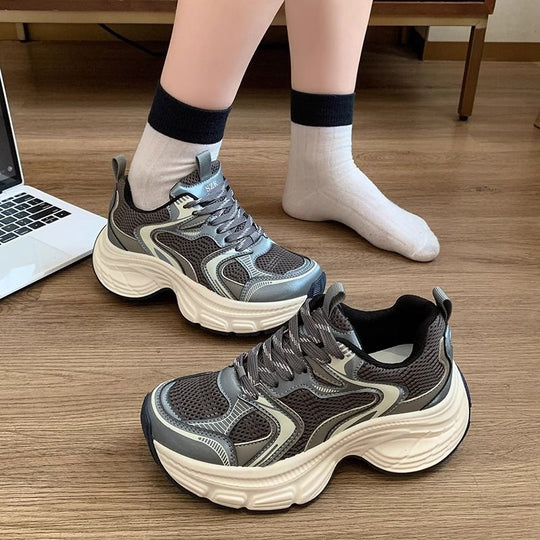 Damen Voluminöse Chunky‑Sneaker mit atmungsaktivem Mesh‑PU‑Mix und skulpturierter Wedge‑Sohle Shop Nory
