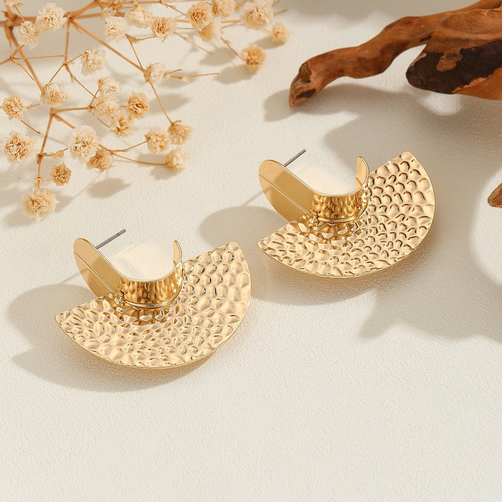 Damen Ohrringe mit kunstvollem, strukturiertem Design Shop Nory