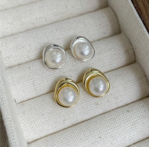 Damen Ohrstecker mit elegantem Perlendesign und geschwungenem Rahmen Shop Nory