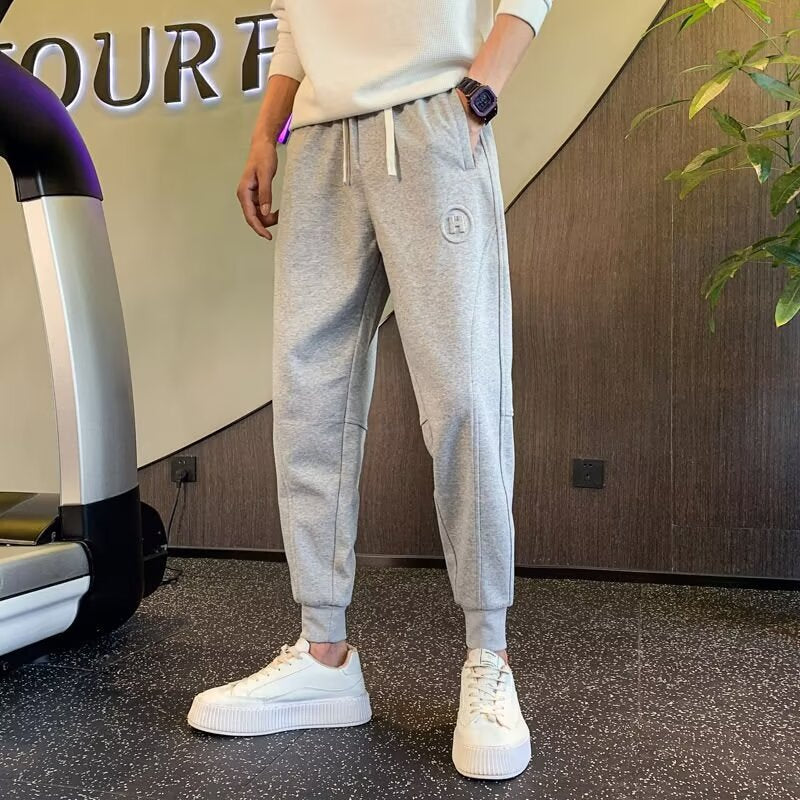 Herren Slim-Tapered Jogginghose aus Baumwollmix mit Bündchen, Tunnelzug und dezenter Logo-Applikation Shop Nory