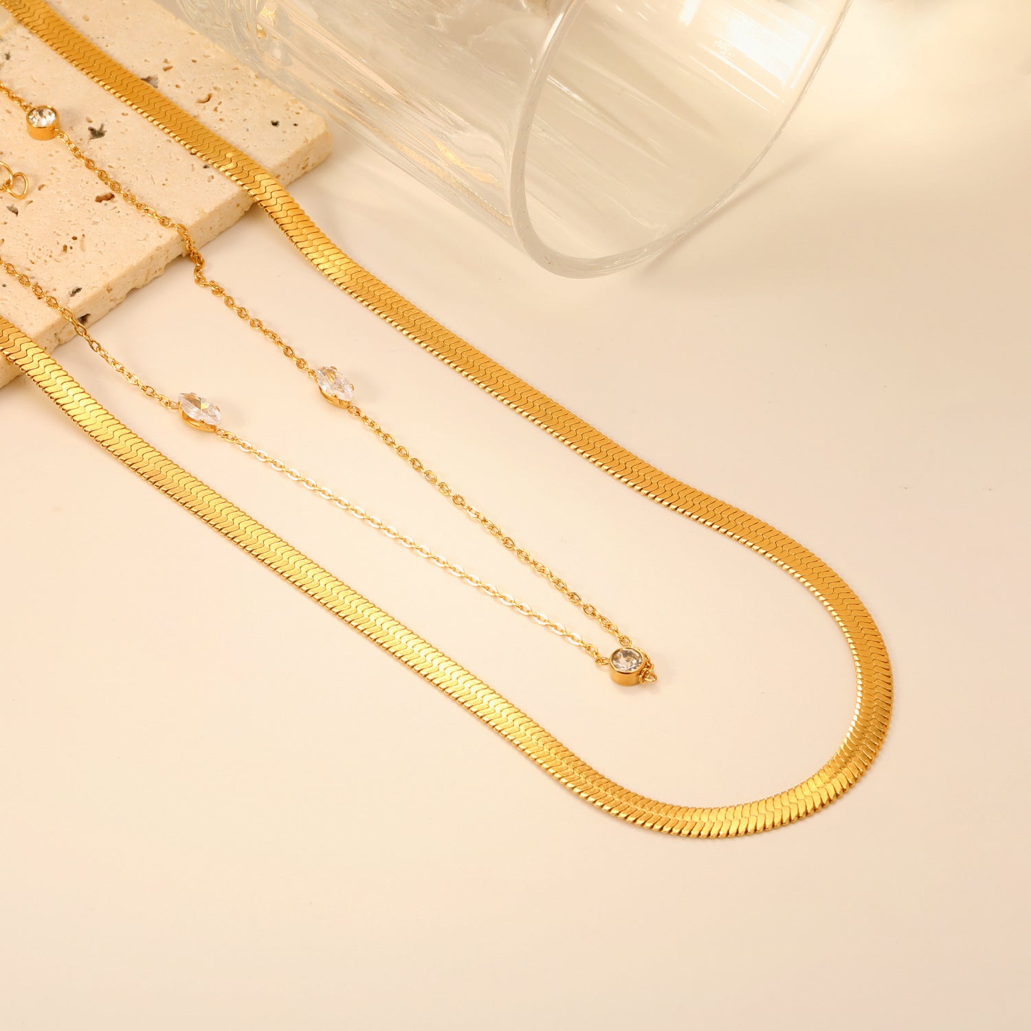 Damen Halskette mit schützenden Augenmotiven und goldplattierter Edelstahl-Verarbeitung Shop Nory