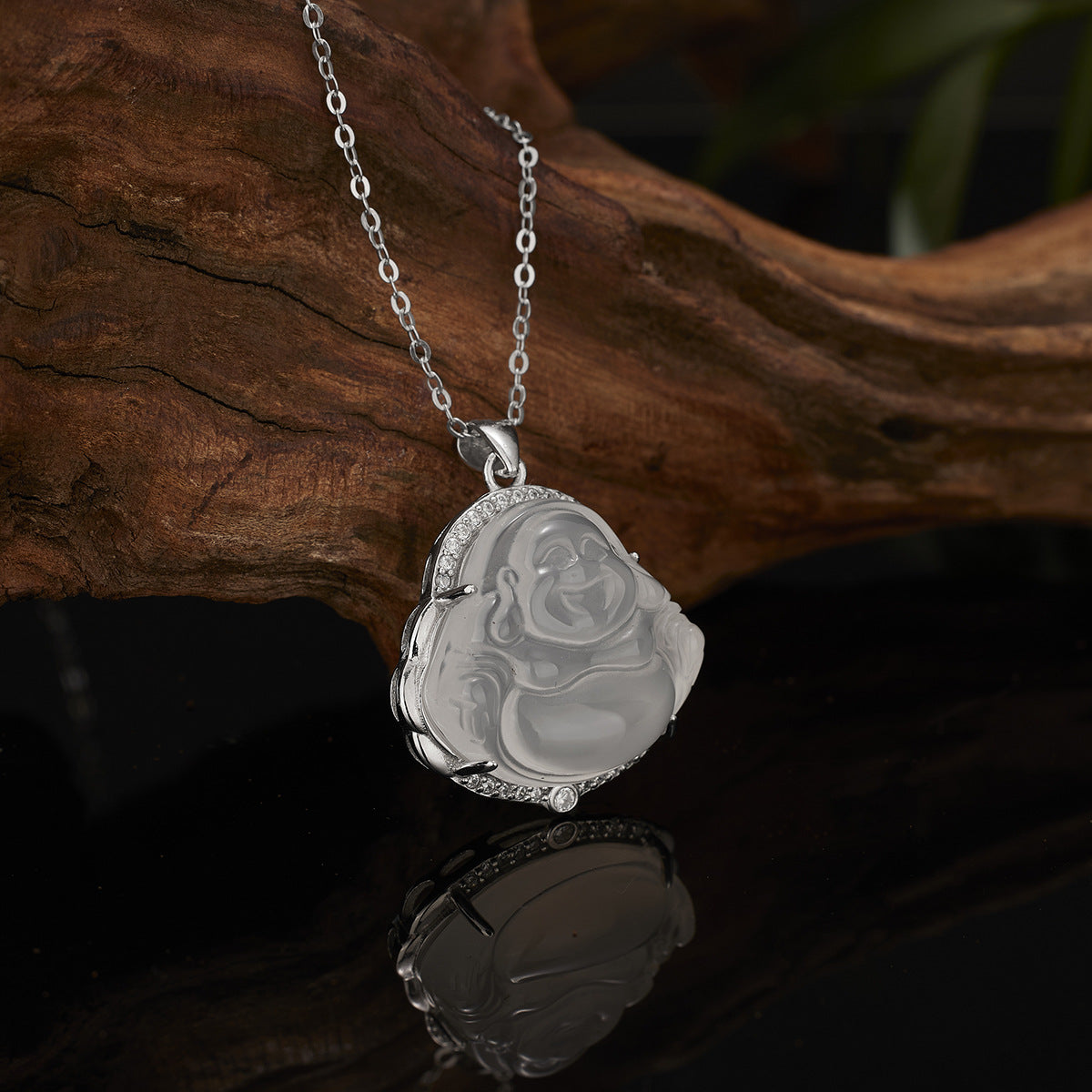 Damen Anhänger aus hochwertigem Jade mit detailreichen Zirkonia-Verzierungen Shop Nory