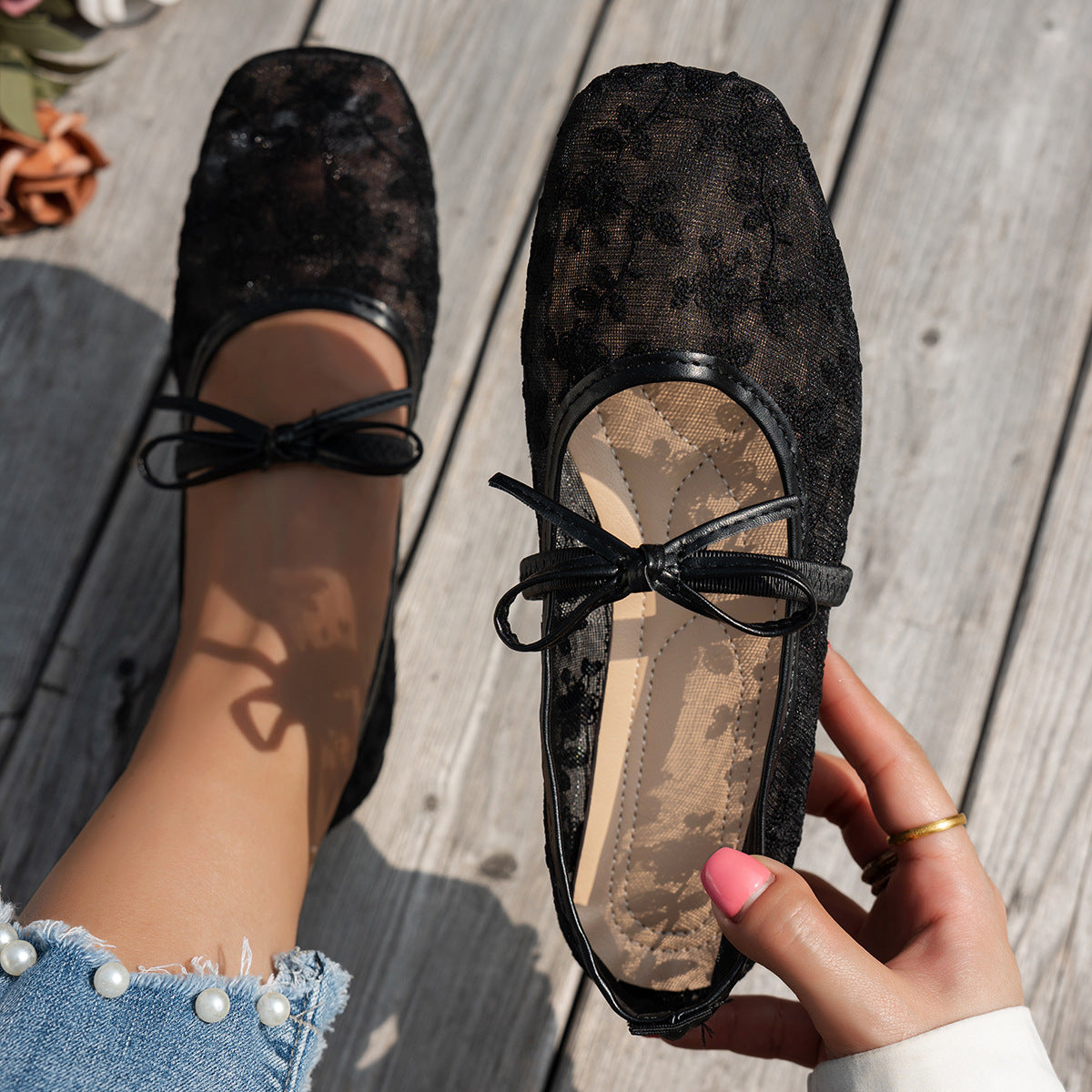 Damen Elegante Spitzenschuhe mit dekorativen Schleifen und funkelnden Akzenten