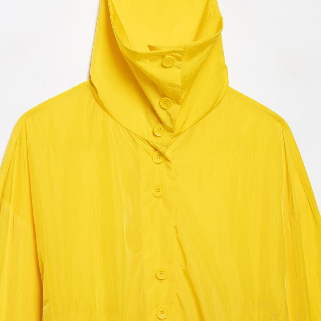 Damen Leichte Oversize Windjacke mit hohem Stehkragen, Knopfleiste und Kordelzug Shop Nory