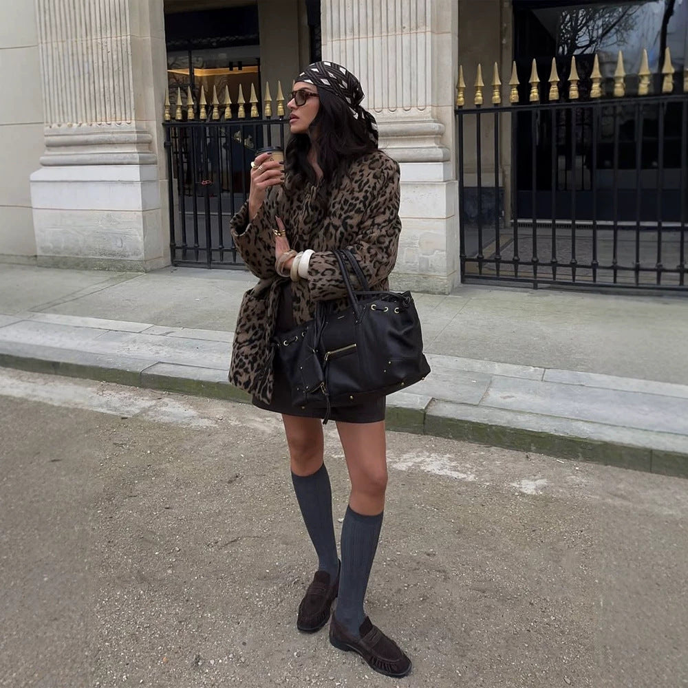 Damen Kurz geschnittener Kunstpelzmantel mit Leopardmuster und kastiger Silhouette Shop Nory