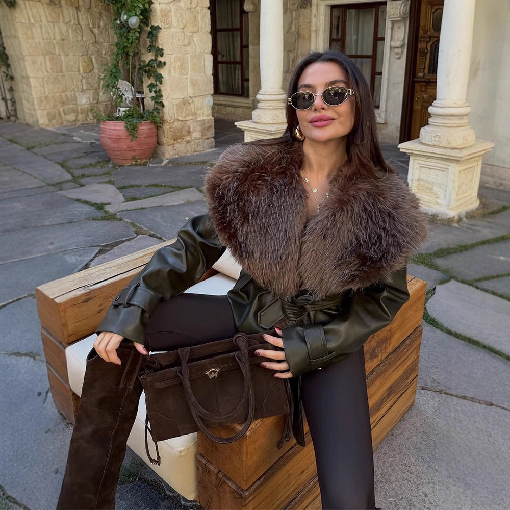 Damen taillierte Lederimitat-Jacke mit voluminösem Kunstfell-Schalkragen und Bindegürtel Shop Nory