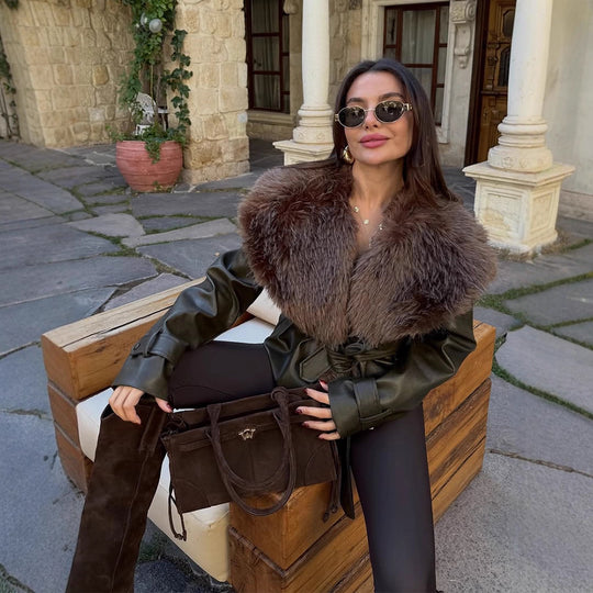 Damen taillierte Lederimitat-Jacke mit voluminösem Kunstfell-Schalkragen und Bindegürtel Shop Nory