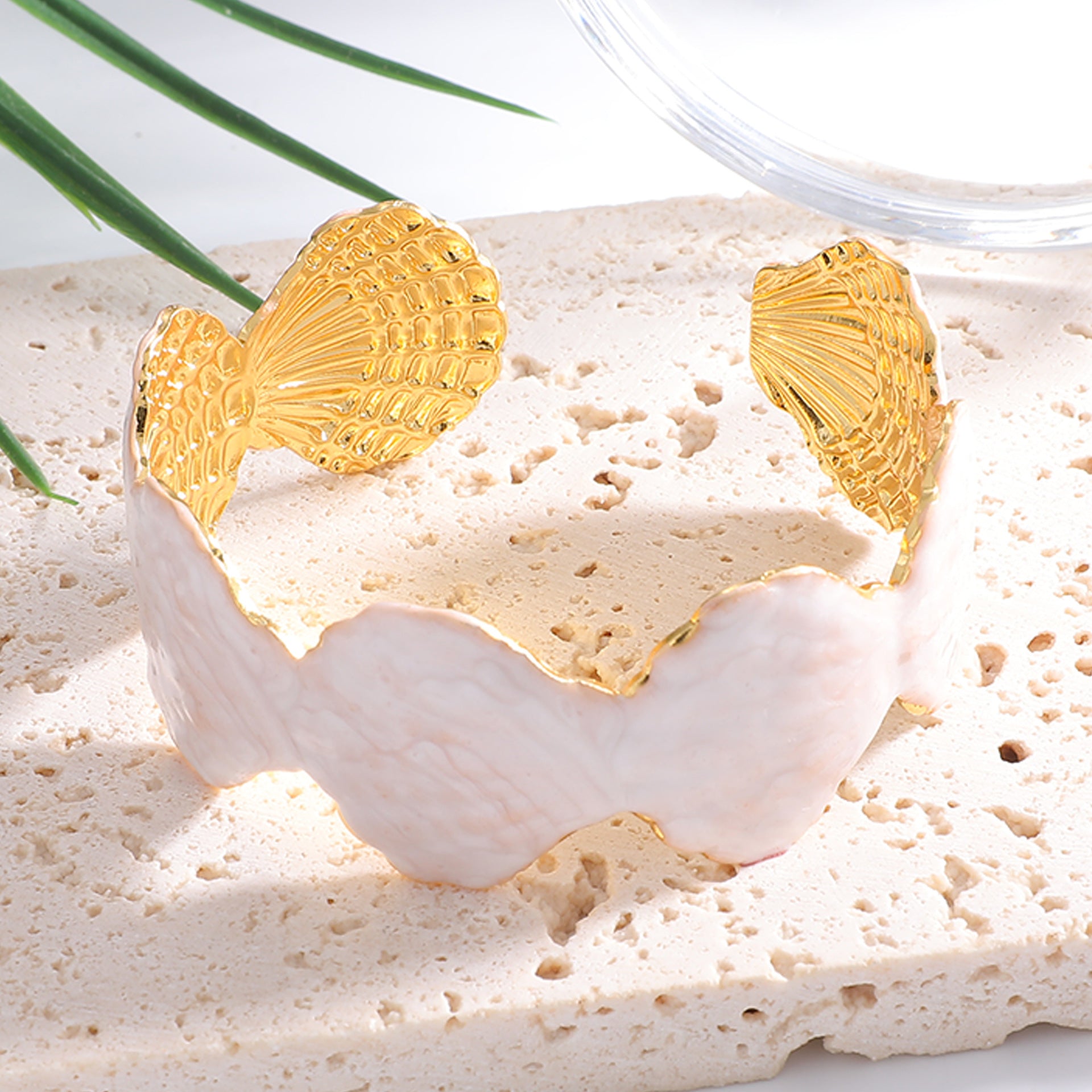 Damen Eleganter Muschel-Armband aus feinem Metall und Epoxidharz Shop Nory