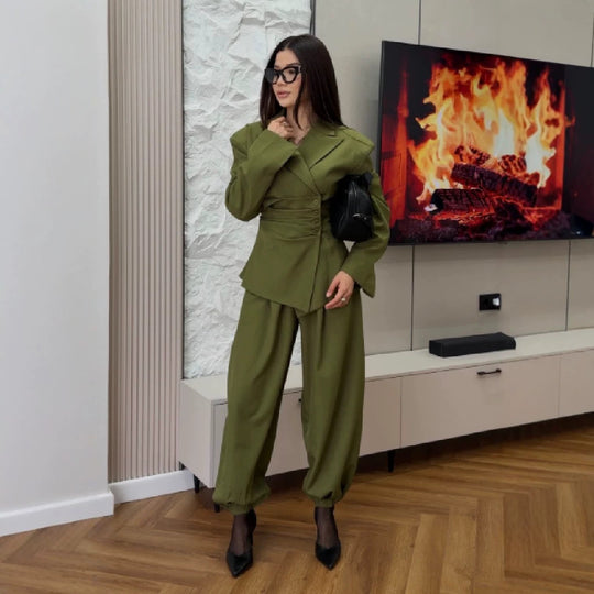 Damen Taillierter Blazer mit seitlichen Faltenbändern und asymmetrischer Knopfleiste Shop Nory