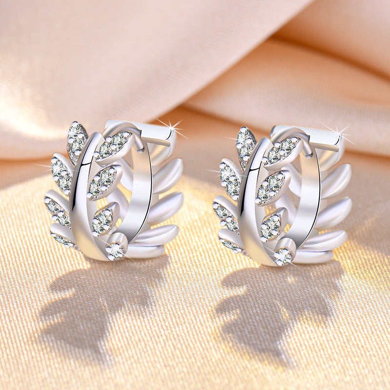 Damen Ohrringe mit floralem Blattdesign und funkelnden Zirkonia Shop Nory