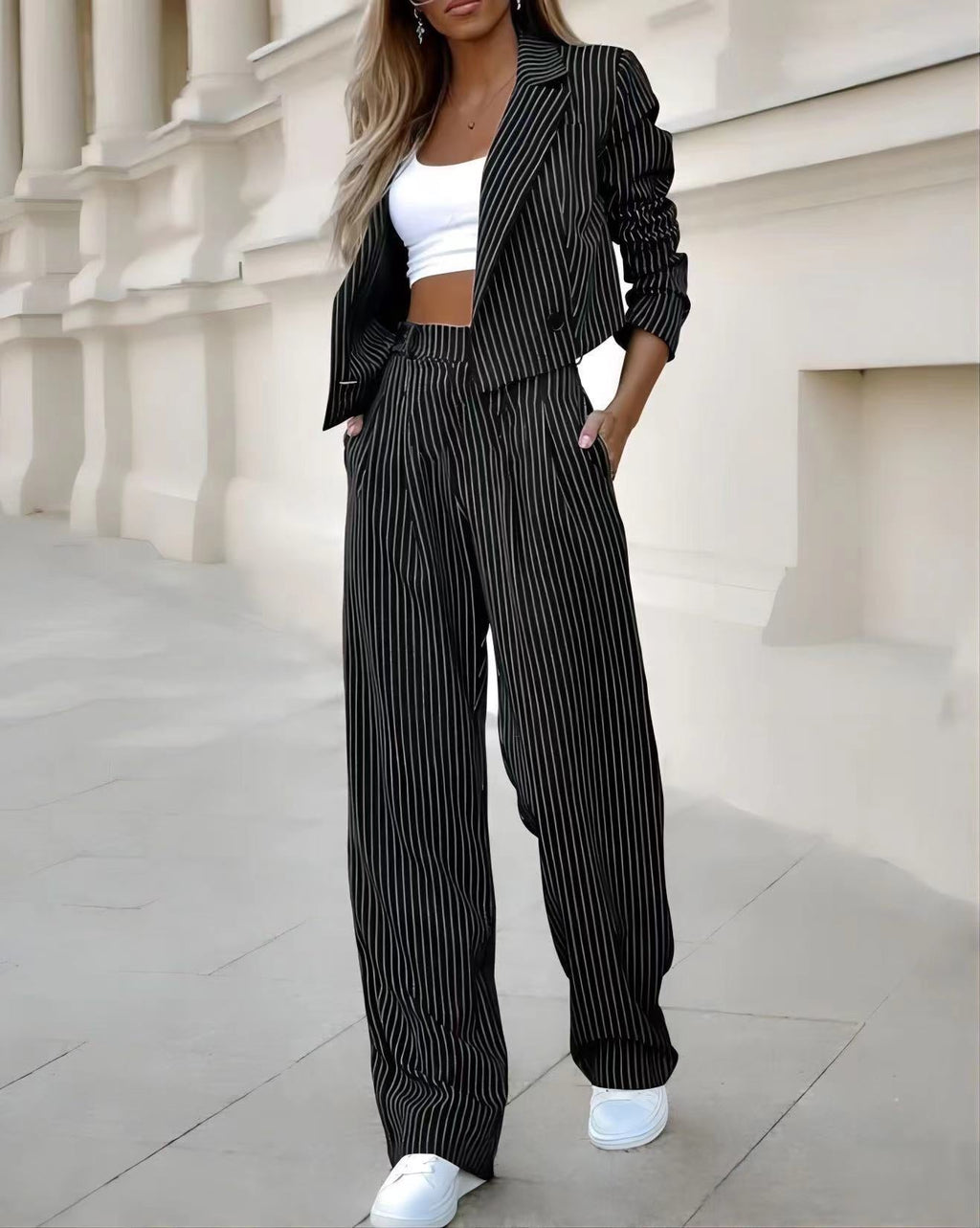 Damen modischer Blazer mit weit geschnittenen Hosen