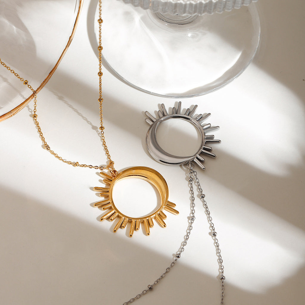 Damen Halskette mit hochwertigem Sonnenanhänger aus hypoallergenem Edelstahl Shop Nory