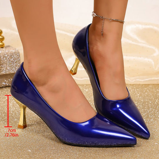 Damen Hochglänzende Pumps mit spitzer Kappe und geometrisch-skulpturellem Goldabsatz Shop Nory