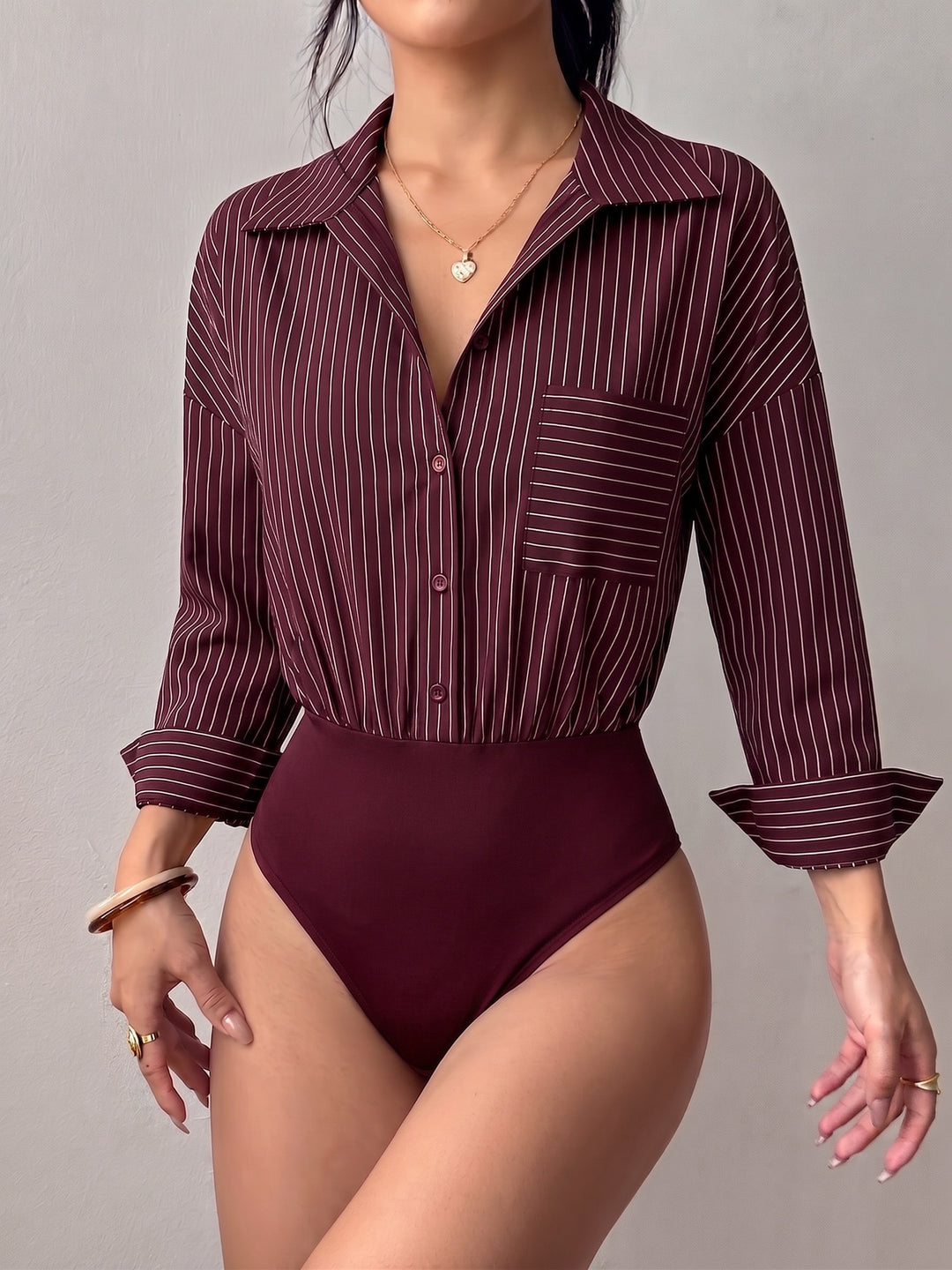 Damen Hemd-Body mit taillierter Passform, Kentkragen und feinem Streifenmuster Shop Nory