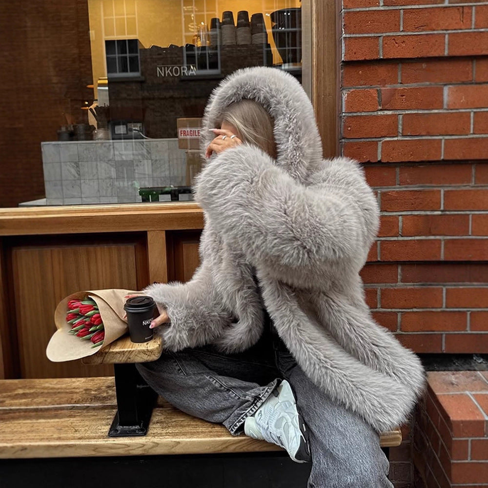 Damen Kuschelige Kurz-Kunstpelzjacke mit extravoluminöser Kapuze Shop Nory
