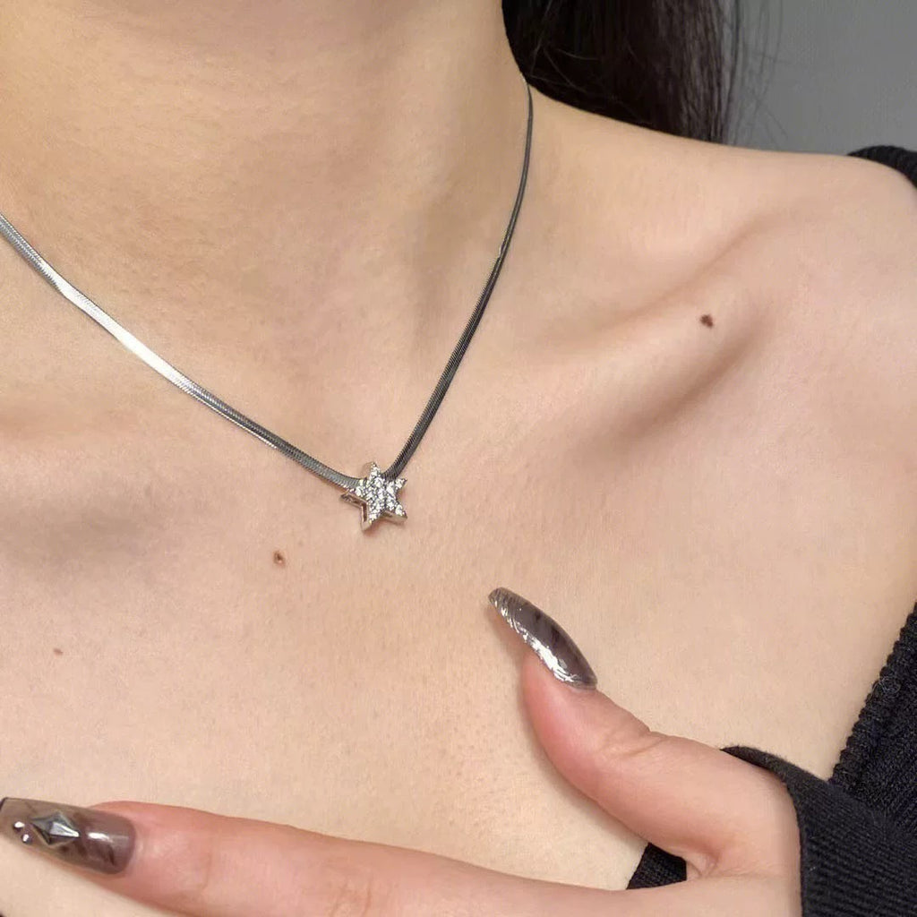 Damen Halskette mit funkelndem Sternanhänger aus hochwertigem Edelstahl Shop Nory