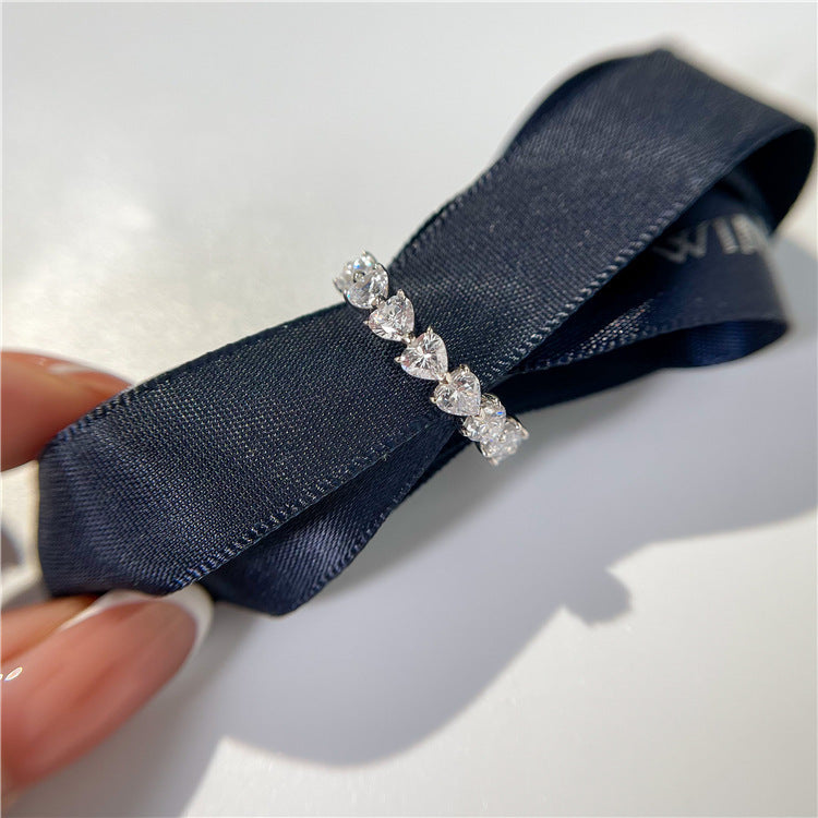 Damen Funkelnder Diamant-Cocktailring mit Herz-Akzenten Shop Nory