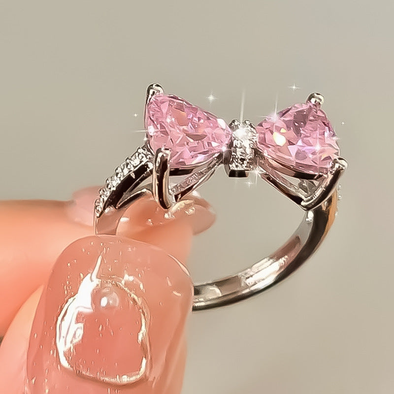 Damenring mit funkelndem Schmetterlingsdesign und eleganten Details Shop Nory