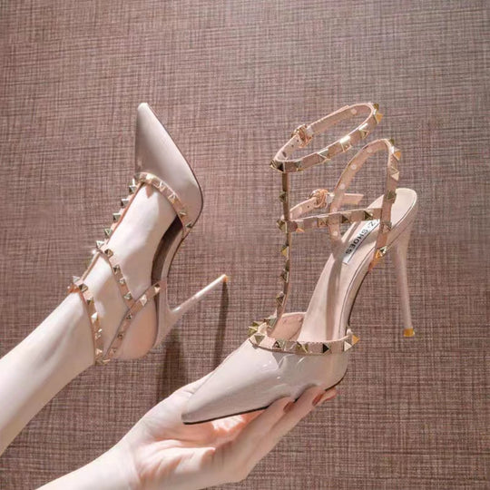 Damen Spitzen T-Strap Stiletto-Sandalette mit Pyramidnieten und verstellbarem Knöchelriemen Shop Nory