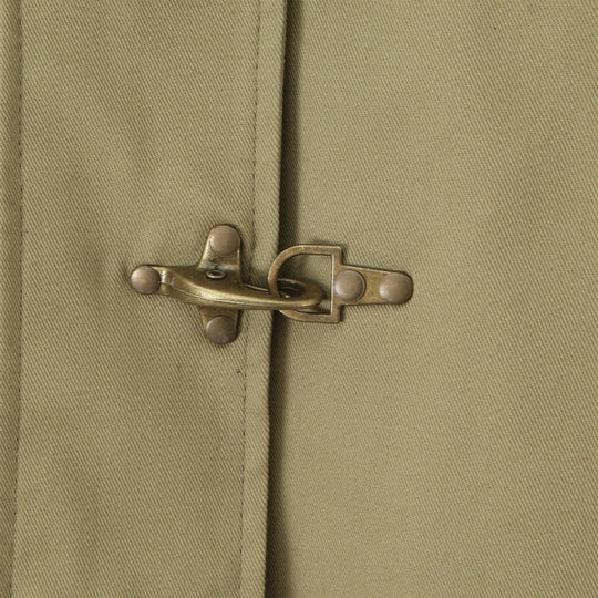Damen Kurzjacke mit Knebelverschlüssen und kontrastierendem Hemdkragen Shop Nory