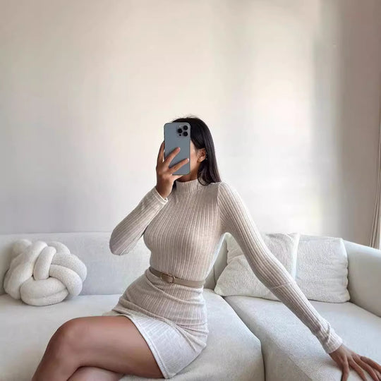 Damen Enganliegendes Rippstrick-Minikleid mit Rollkragen und langen Ärmeln Shop Nory