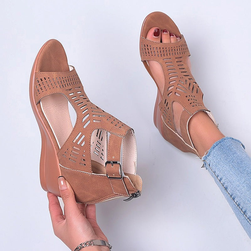 Damen Keil-Sandalen mit modischem Lochdesign und verstellbarem Riemen