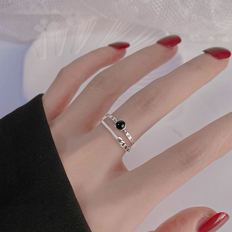 Damen Offener Ring mit verziertem Design und schwarzem Stein Shop Nory