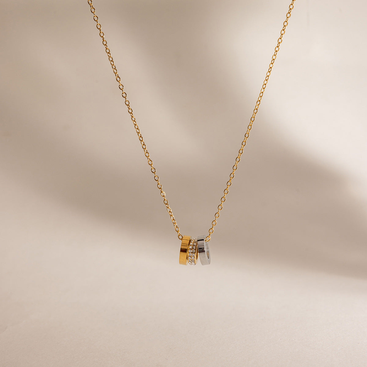 Damen Halskette mit funkelnden Ringen aus hypoallergenem Edelstahl Shop Nory