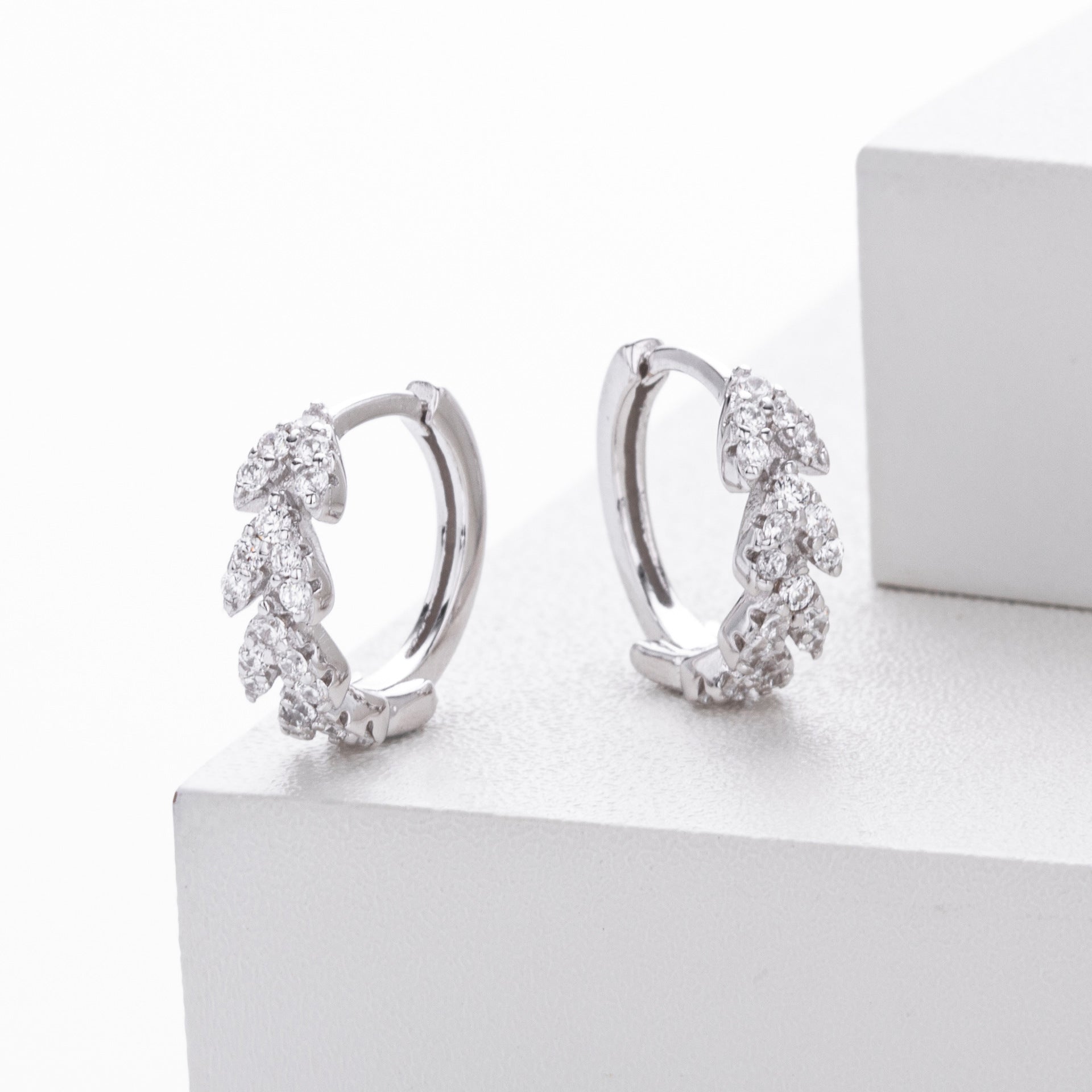 Damen Ohrhänger mit funkelndem Zirkonbesatz aus 925 Sterling Silber Shop Nory