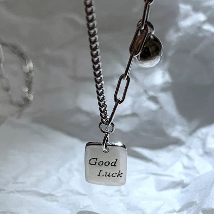 Damen Halskette mit graviertem Glücksanhänger und filigraner Gliederkette Shop Nory